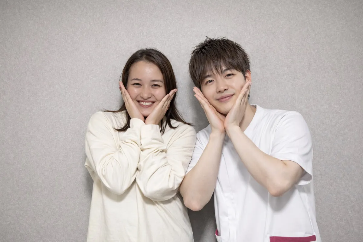 整体後に笑顔を見せる患者様との写真3